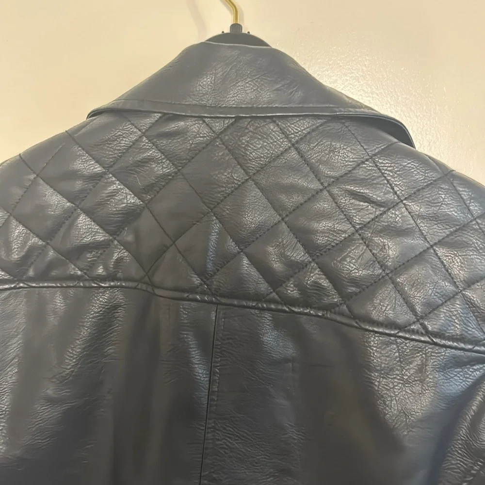 Universal Thread Women's Moto Jacket Black Faux Leather Quilted Size lar…